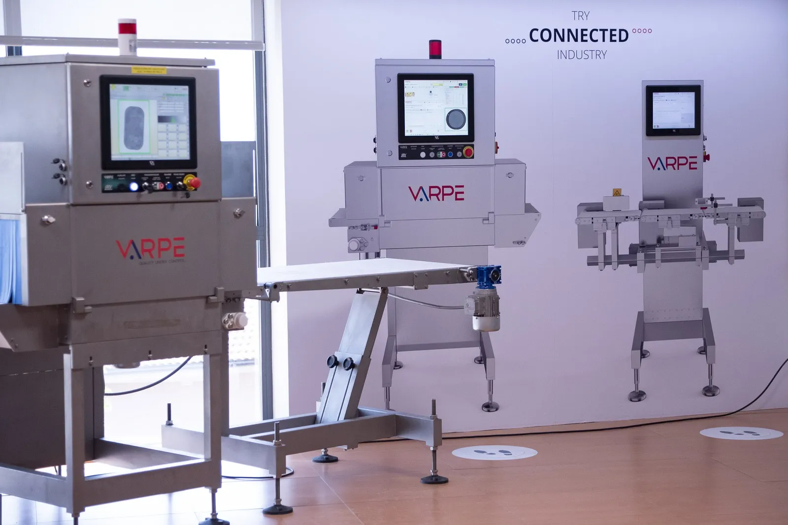 Equipamentos de inspeção Varpe alinhados no showroom do grupo